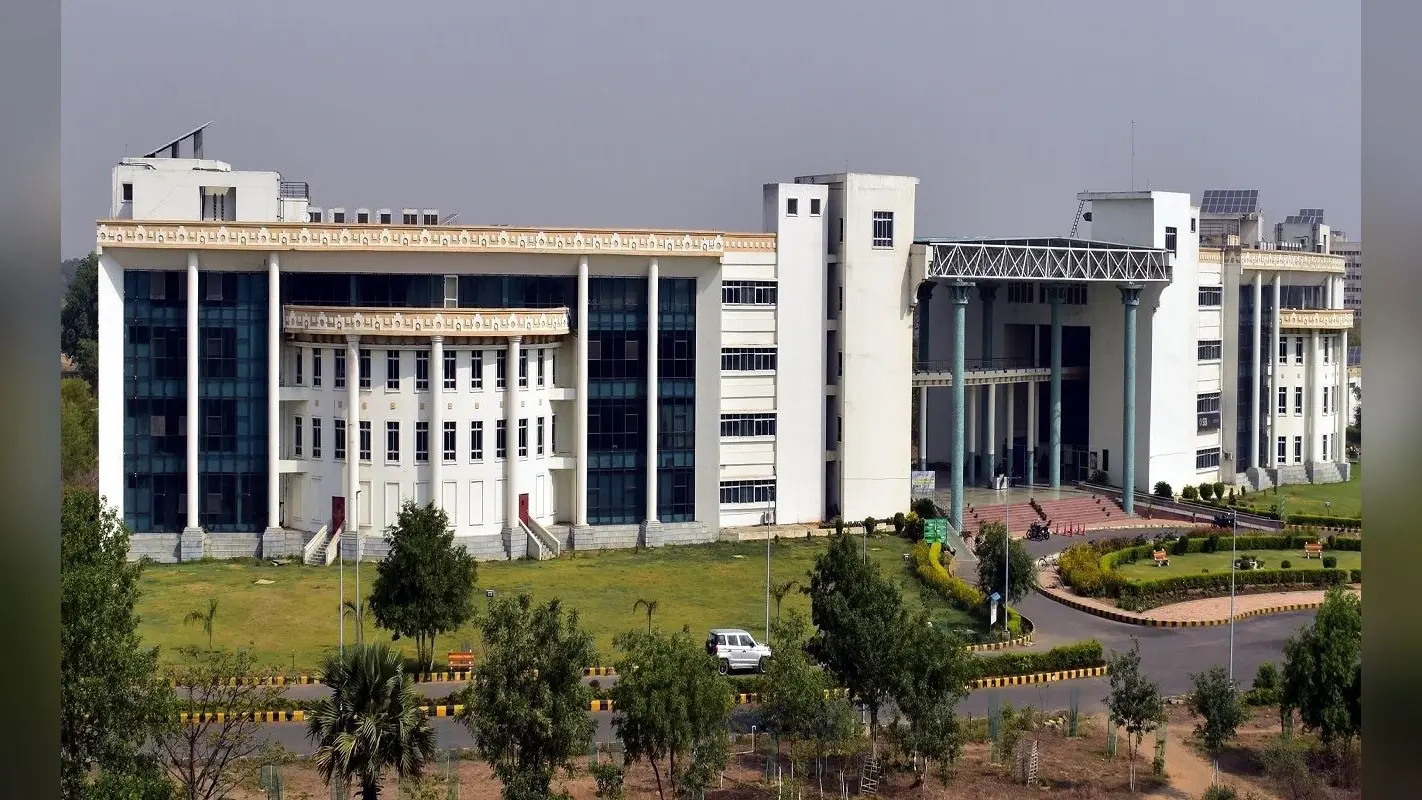 IIT पटना ने अमेरिका के एप्लाइड मैटेरियल्स के साथ किया एमओयू, सेमी कंडक्टर इंडस्ट्री को मिलेगा बढ़ावा