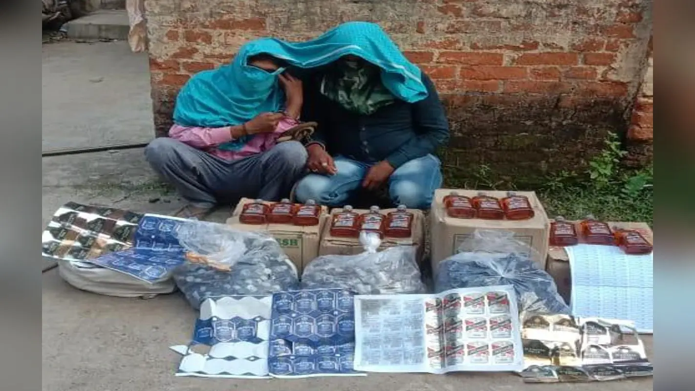 कोलगरमा में अवैध अंग्रेजी शराब की मिनी फैक्ट्री का भंडाफोड़, जानें कहां भेजे जाने की थी तैयारी