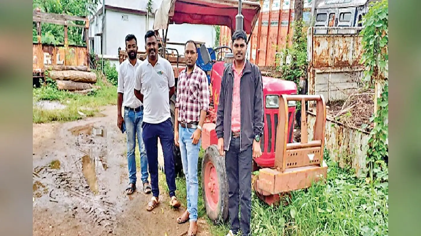 लोहरदगा : अवैध बालू का उठाव कर रहे ट्रैक्टर को वन विभाग ने किया जब्त, माफिया प्रशासन को लगातार दे रहे चुनौती