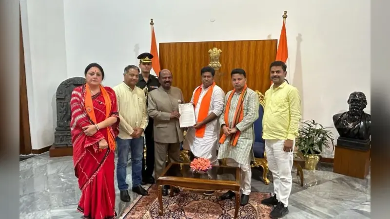 VIDEO: धनतेरस को लेकर सजा बाजार, ऐसे बर्तनों व साज-सज्जा के सामग्रियों की भारी डिमांड