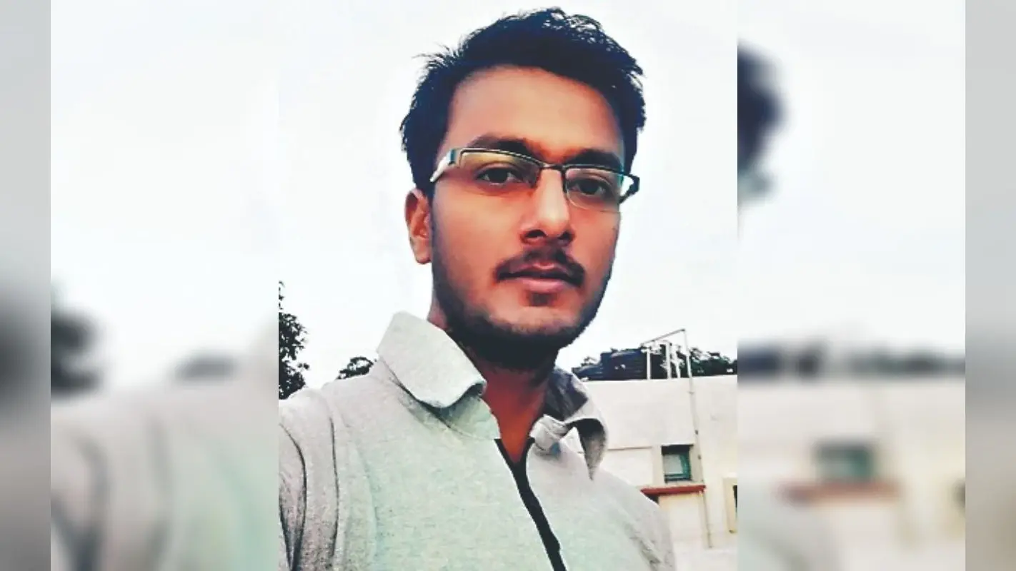 चतरा के सुदूर गांव से निकल रोशन ने MNC में बनायी जगह, उच्च शिक्षा हासिल करने वाले गांव के पहले युवा