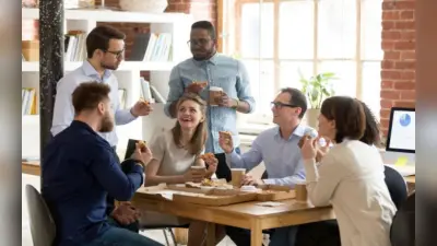 Lifestyle : डेस्क पर खाने की आदत बदलिए, लंच ब्रेक लेने से मिलेगी ताजगी के साथ नई एनर्जी
