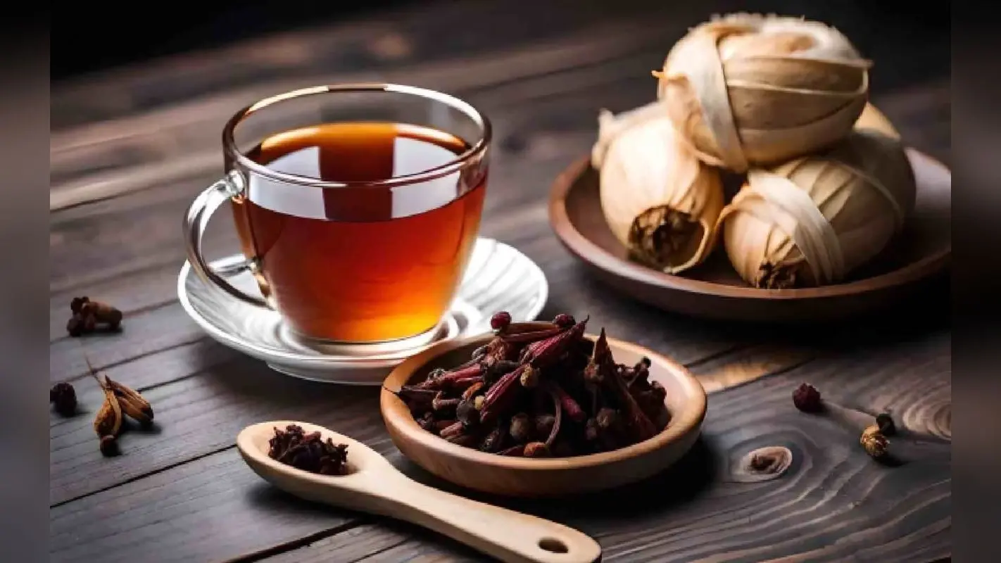 चाय पीने की लत से पाना चाहते हैं छुटकारा, तो पीना शुरू कर दें Clove tea, स्वाद के साथ देता है स्वास्थ्य लाभ