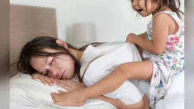 Lifestyle : क्या बहुत देर तक जागते हैं आपके बच्चे, समय पर सुलाने के जानिए टिप्स