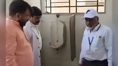 अस्पताल के डीन से साफ कराया शौचालय! शिवसेना सांसद के खिलाफ FIR दर्ज