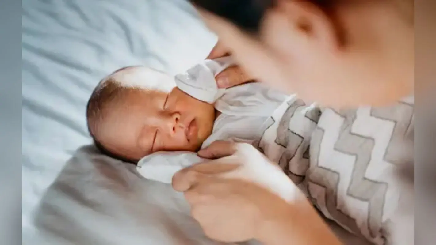 Monsoon Baby Care Tips: नवजात का है पहला मानसून, ऐसे करें खास केयर