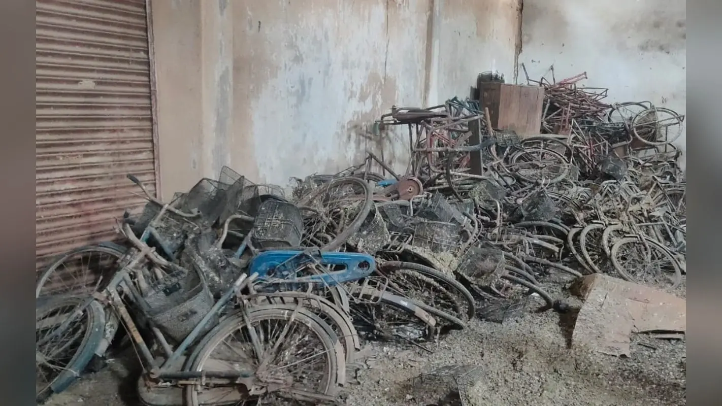 गुमला : छात्राएं कर रही साइकिल का इंतजार, साल 2017 से लैंपस में सड़ रही लड़कियों की उड़ान!