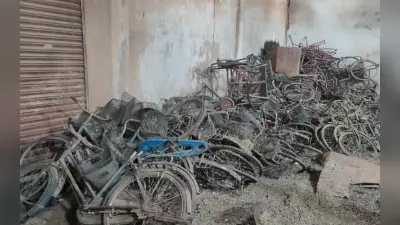 गुमला : छात्राएं कर रही साइकिल का इंतजार, साल 2017 से लैंपस में सड़ रही लड़कियों की उड़ान!