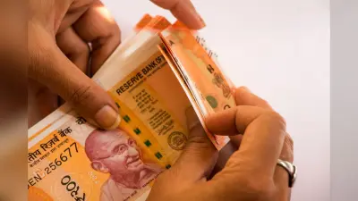 स्कूल फीस के साथ ही सैलरी में कटौती से तनाव ग्रस्त हो रहा जीवन