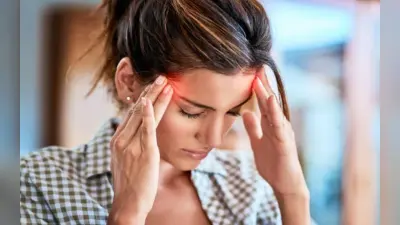 Health Tips: मौसम बदलते ही सिर दर्द करने लगा बेचैन, आजमाएं राहत भरे टिप्स