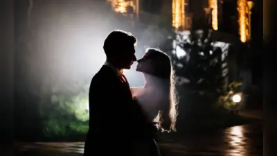 Places To Visit In Delhi For Couples: पार्टनर के साथ घूमने के लिए दिल्ली में तलाश रहे हैं पार्क, तो ये रहा…