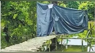Flood in Bihar : एक ही तंबू में रहता है पूरा परिवार, सोशल डिस्टेसिंग से ज्यादा है यहां शौच की चिंता