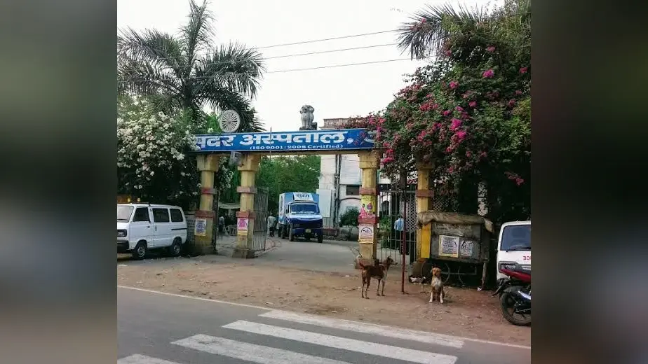 300 बेडवाले आरा सदर अस्पताल के कई विभागों में डॉक्टर नहीं, पटना रेफर हो रहे इएनटी, न्यूरोलॉजी और यूरोलॉजी के मरीज
