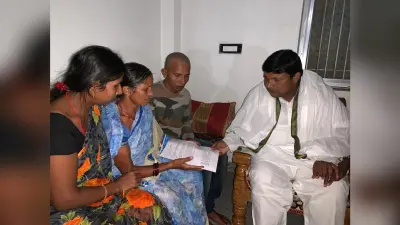 लद्दाख में शहीद अभिषेक कुमार साहू के परिजनों से मिले झारखंड के कृषि मंत्री बादल पत्रलेख, दिया ये आश्वासन