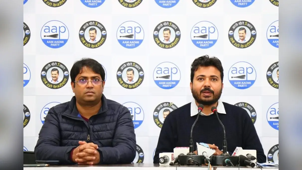 AAP ने भाजपा दिल्ली इकाई को बताया भ्रष्ट, कहा – इसलिए एमसीडी को मोदी सरकार ने बजट में नहीं दिया पैसा