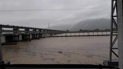 अब बिहार के इन इलाकों में मंडराया बाढ़ का खतरा, गंडक बराज से 56,000 क्यूसेक पानी किया गया डिस्चार्ज
