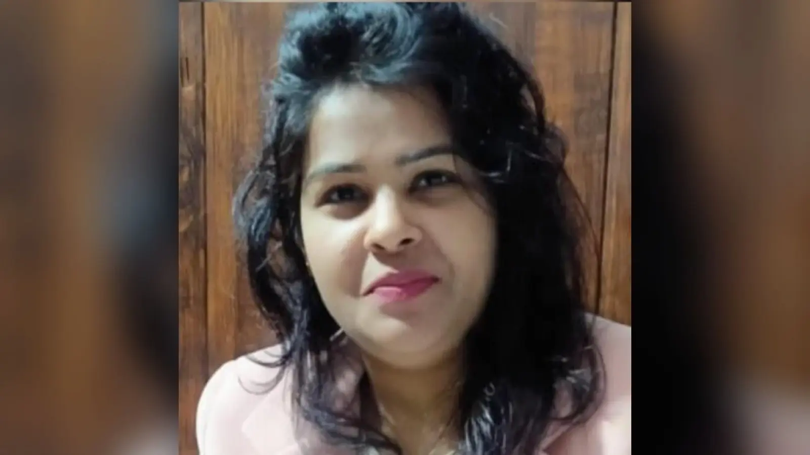 Aligarh News: अलीगढ़ में सरकारी महिला डॉक्टर की आत्महत्या मामले में नया मोड़, सीने और हाथ पर मिले नील के निशान