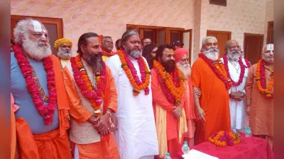 13 में से 7 अखाड़ों के समर्थन से महंत रवींद्र पुरी बने अखाड़ा परिषद के अध्यक्ष, हरी गिरी महाराज ने उठाया सवाल