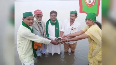 लखीमपुर हिंसा में मारे गए किसानों की अस्थियों का अलीगढ़ में विसर्जन, आंदोलन जारी रखने का फैसला