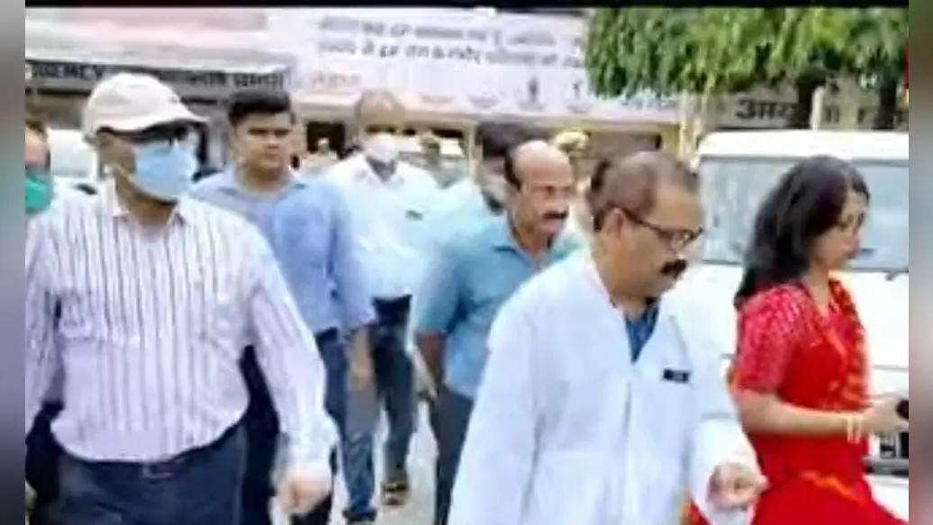 बरेली की नई कमिश्नर संयुक्त समद्दार का जिला अस्पताल में छापा, अव्यवस्थाओं पर लगाई फटकार
