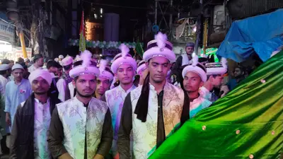 बरेली में शान से निकला जुलूस-ए-मुहम्मदी, जगह-जगह फूलों की बारिश, शहर की सड़कों पर दिखा सैलाब…