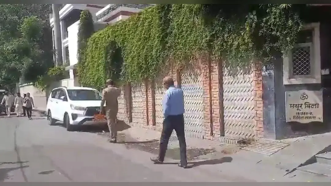 IT Raid in Kanpur: 40 घंटे से जारी है तेल कारोबारी के ठिकानों पर जारी है जांच, टैक्स चोरी के साक्ष्य मिले