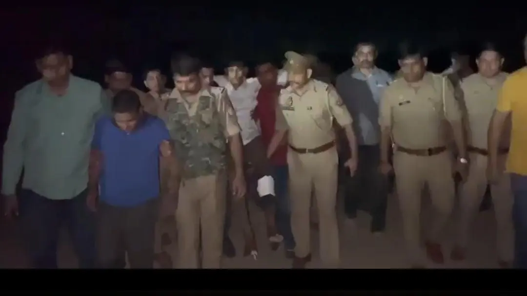 आगरा: पुलिस की बदमाशों के साथ हुई मुठभेड़, स्कूल में लूट करने वाले चार गिरफ्तार, दो को लगी गोली
