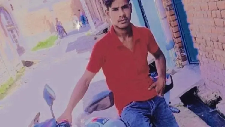 बरेली: मौत को गले लगाने से पहले लिखा- अम्मी I Love You, दुकान मालिक से परेशान मैकेनिक ने फंदे से लटककर दी जान