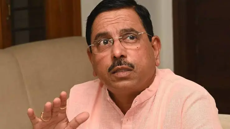 राजस्थान: प्रह्लाद जोशी का दावा- अशोक गहलोत ने तो सचिन पायलट को ही निक्कमा और गद्दार बता दिया था