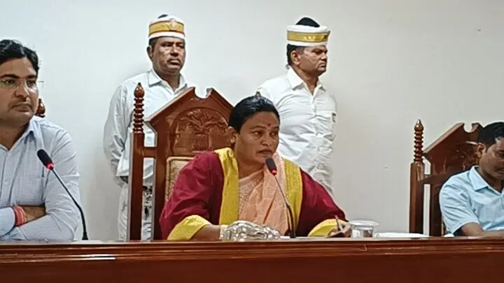 आगरा नगर निगम के सदन में पास हुए कई प्रस्ताव, महापौर को मिलेगी 30 लाख की नई कार