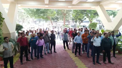 Old Pension Scheme: आयकर विभाग के कर्मचारियों ने लोकसभा चुनाव से पहले पुरानी पेंशन लागू कराने काे दिया धरना