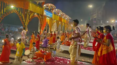देव दीपावली पर वाराणसी के गंगा घाट से ‘बेटी बचाओ, बेटी पढ़ाओ’ का संकल्प, सालों पुरानी परंपरा रही कायम