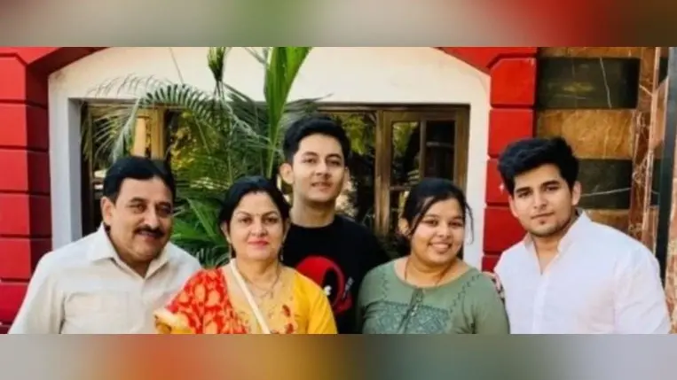 अलीगढ़ की शिवानी बनीं ‘गोल्डन गर्ल’, बीबीएयू दीक्षांत समारोह में मिले 12 गोल्ड, एक सिल्वर मेडल