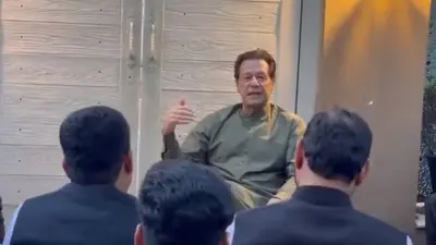 Pakistan Political Crisis: इमरान खान के खिलाफ अविश्वास प्रस्ताव खारिज होने के मामले की सुनवाई कल तक टली