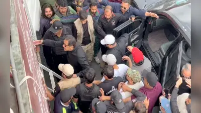 Imran Khan: गोली लगने के बाद भी खड़े रहे इमरान खान, हमले के बाद कहा- जारी रहेगी लड़ाई