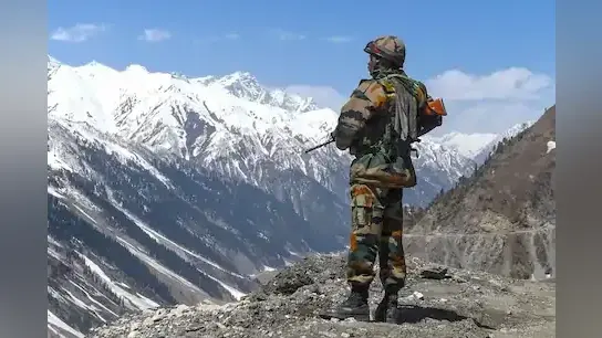 भारत-चीन तनाव : गोलीबारी के बाद भारत से घबराया चीन, सैनिकों की वापसी के लिए दे रहा मौसम की दुहाई
