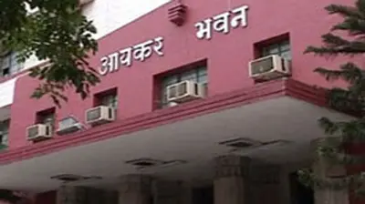 Income Tax Return में छुपाया ब्याज – डिविडेंड की जानकारी! अब आयकर विभाग ने कस दिया शिकंजा, जानें पूरी बात