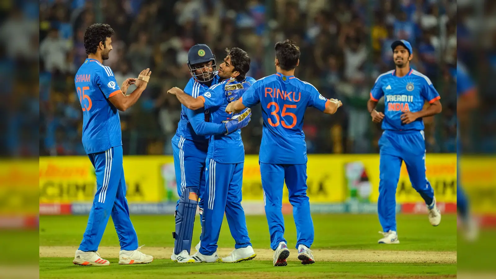 WI vs IND: टीम इंडिया की जीत के बाद उछल पड़े चीफ कोच राहुल द्रविड़ और ईशान किशन, देखें VIDEO