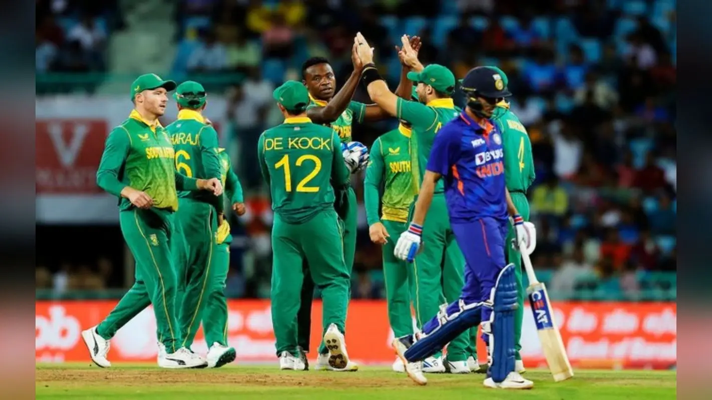 IND vs SA 1st ODI: संजू सैमसन और श्रेयस अय्यर के अर्धशतकीय पारी के बावजूद हारा भारत, नहीं चले धवन, PHOTOS