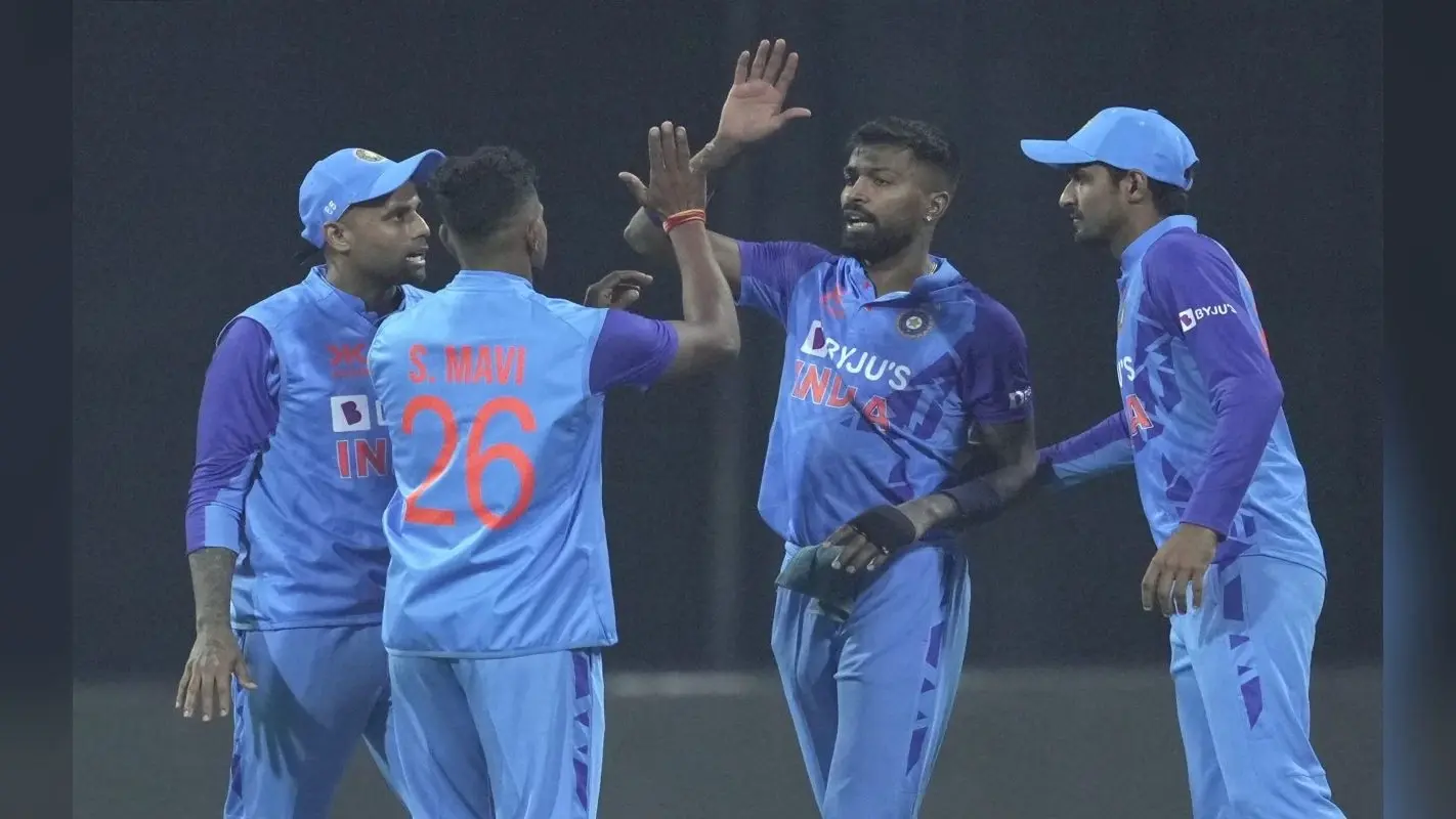IND vs SL: अक्षर पटेल ने श्रीलंका के मुंह से छिनी जीत, जानिए आखिरी ओवर के रोमांच की पूरी कहानी