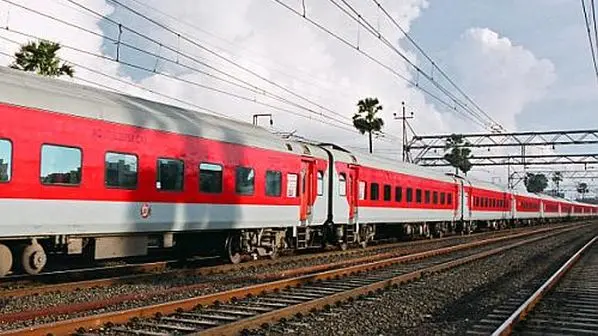 Jharkhand: AC बोगी में सफर करने वाले यात्रियों को मिलेगी बेहतर सुविधा, QR कोड स्कैन कर जानें कब धुला कंबल