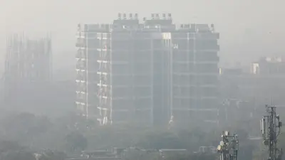 दिल्ली के आर के पुरम में जहरीली गैस का रिसाव! घरों से बाहर निकले लोग, कईयों के बेहोश होने का दावा
