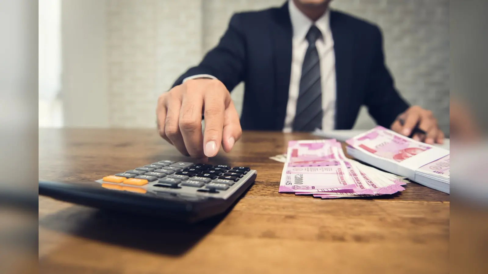 Bank FD पर इन बैंकों में मिल रहा सबसे ज्यादा ब्याज,Safe Investment के साथ मिलेगा तगड़ा रिटर्न, जरूर देखें