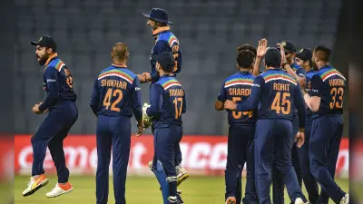 India vs England : इंग्लैंड 219 पर ढेर, भारत को मैच जीतने के लिए 220 रनों की दरकार