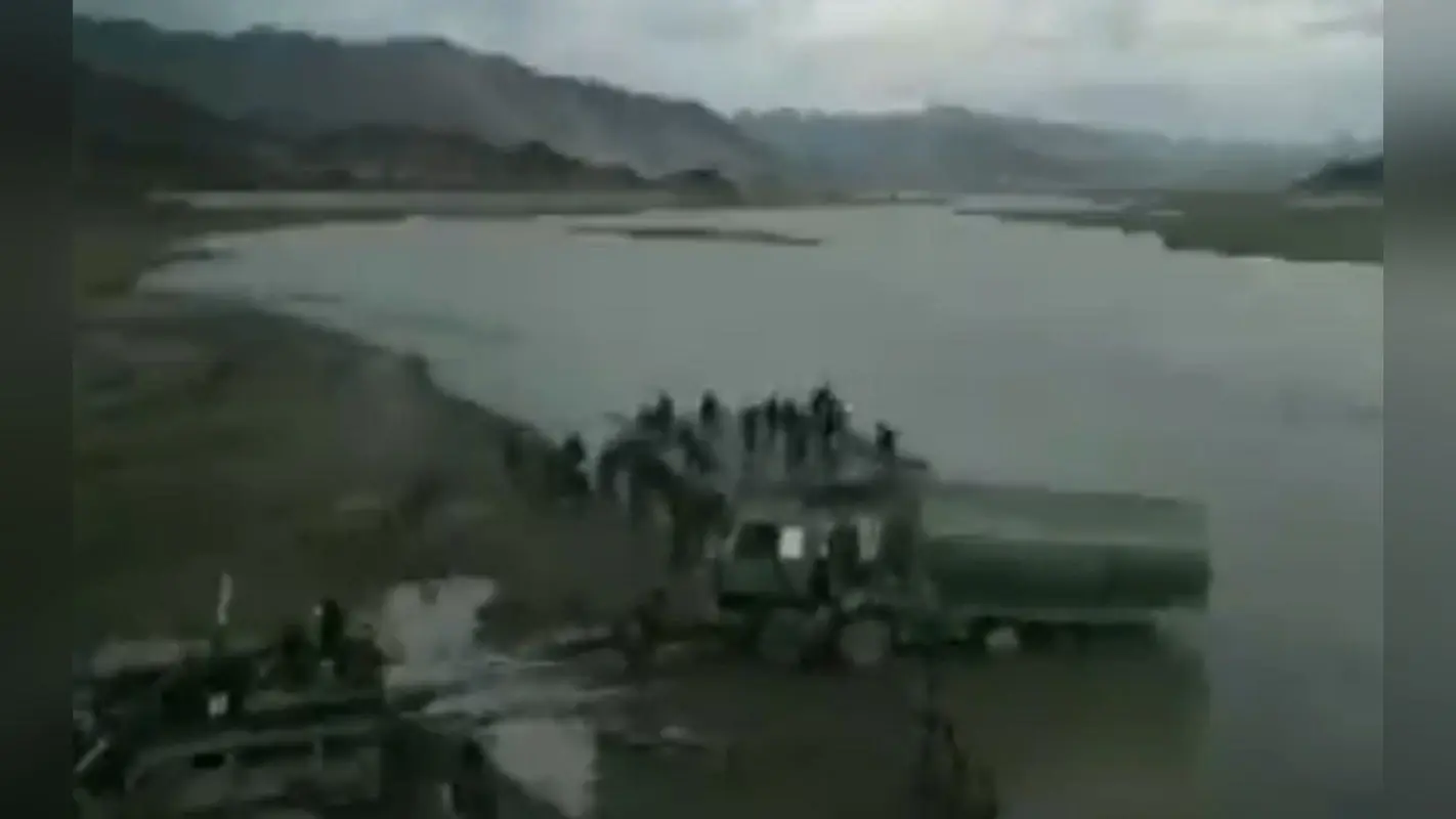 India China Border: भारतीय सेना ने लद्दाख सेक्टर में सिंधु नदी पर बनाया पुल, चीन को मिलेगा मुंहतोड़ जवाब