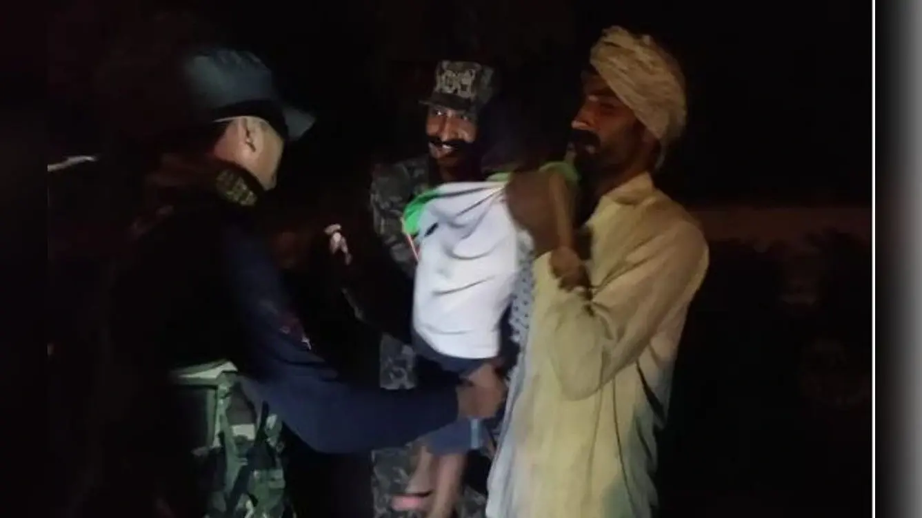 भारतीय सीमा में गलती से घुसा पाकिस्तानी बच्चा, BSF ने दरियादिली दिखाकर पाकिस्तान रेंजर्स को सौंपा