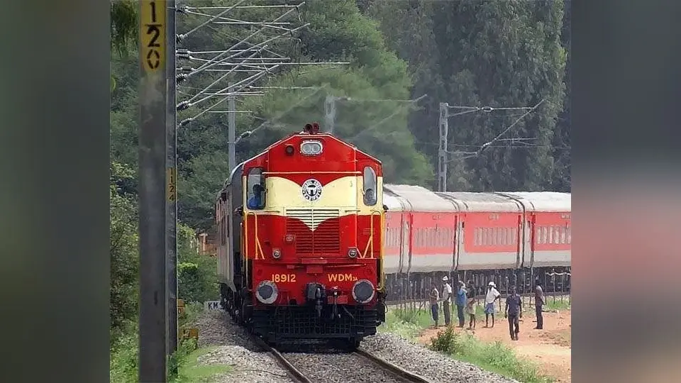 IRCTC/Indian Railways : जानें कहां और किन ट्रेनों में करा सकते हैं तत्काल टिकट बुक, रेलवे ने शुरू की सुविधा