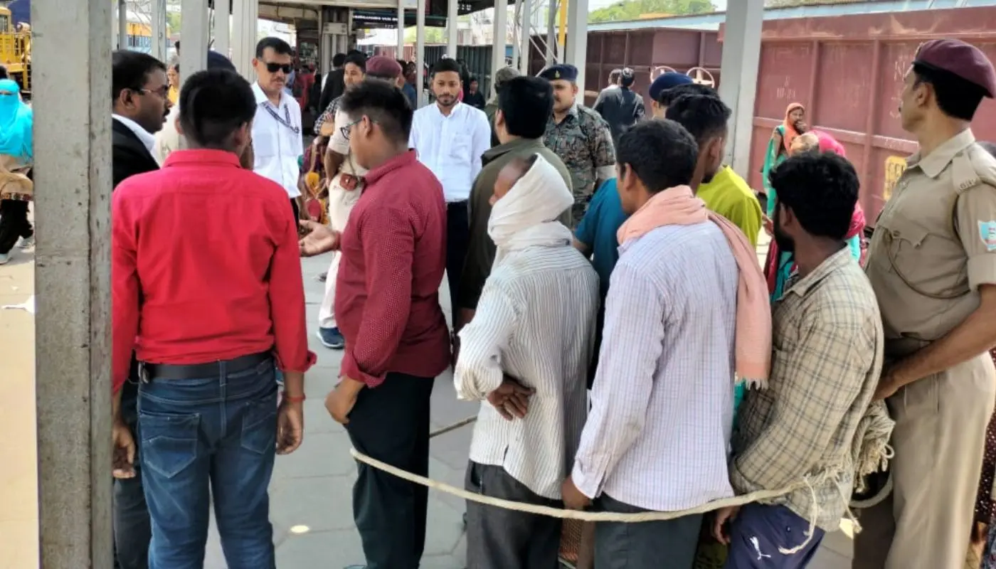 डालटेनगंज स्टेशन पर मजिस्ट्रेट चेकिंग से रेल यात्रियों में खलबली, 145 लोग पकड़े गये