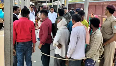 डालटेनगंज स्टेशन पर मजिस्ट्रेट चेकिंग से रेल यात्रियों में खलबली, 145 लोग पकड़े गये