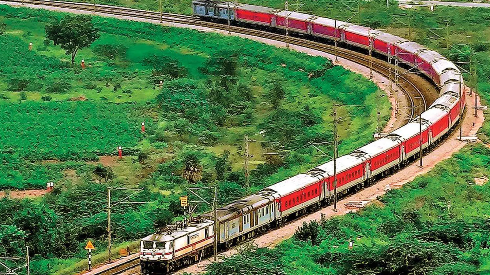 Indian Railways: सस्ते आरामदायक सफर के लिए शुरू किये गए इकोनॉमी एसी कोच से रेलवे को हुई तगड़ी कमाई, पढ़ें